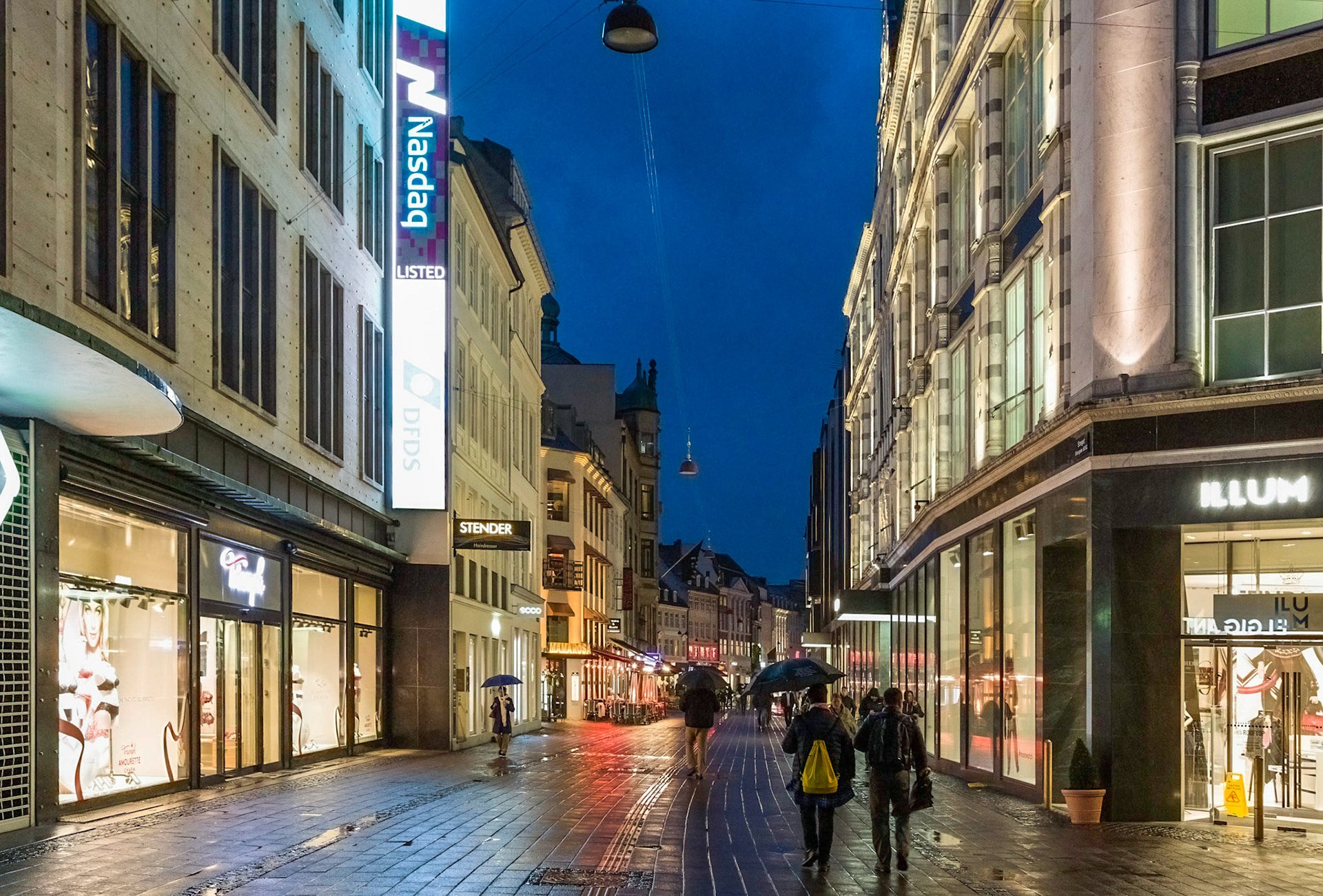 Along Strøget on a rainy evening