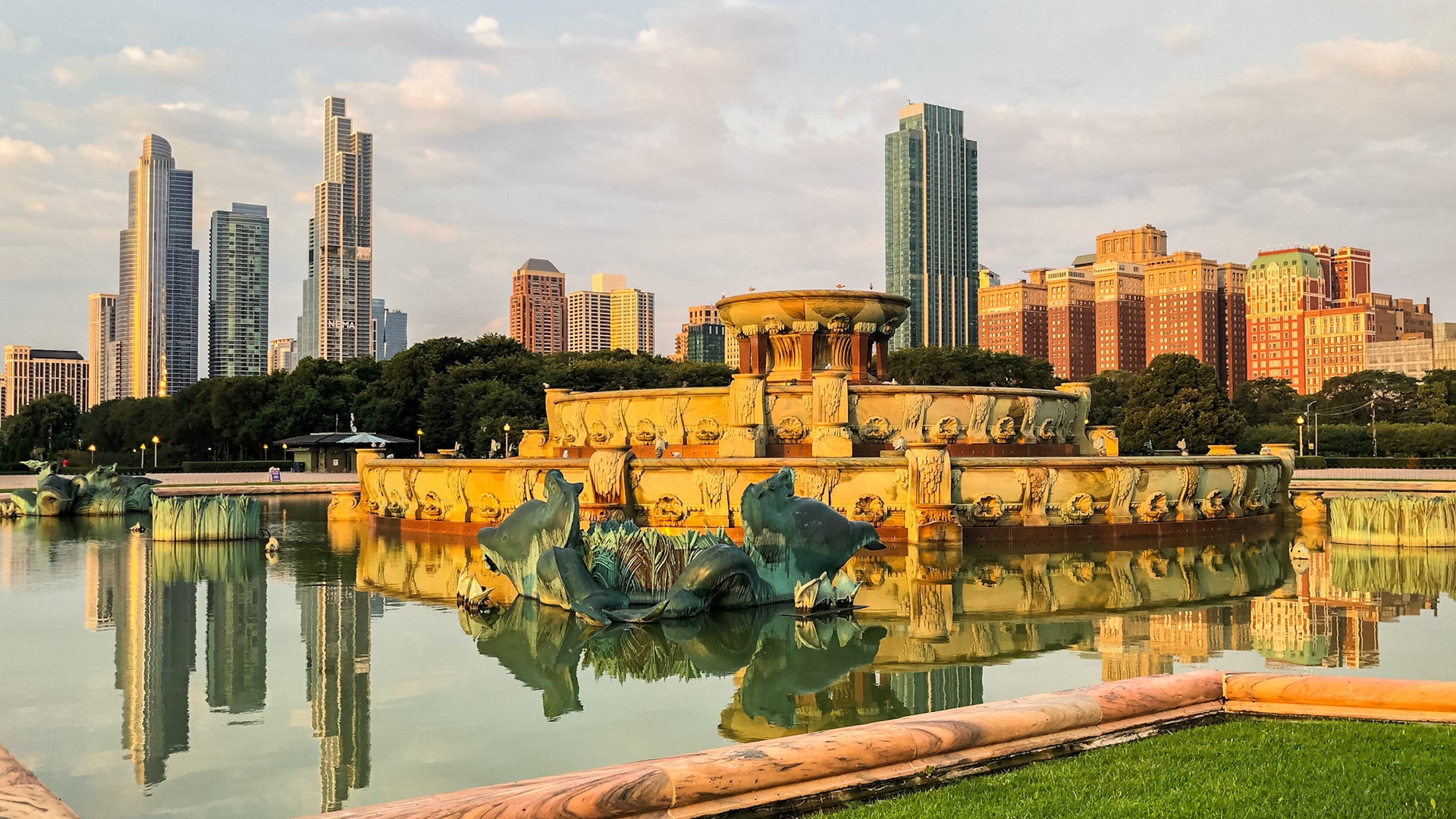 Early morning light in Grant Park