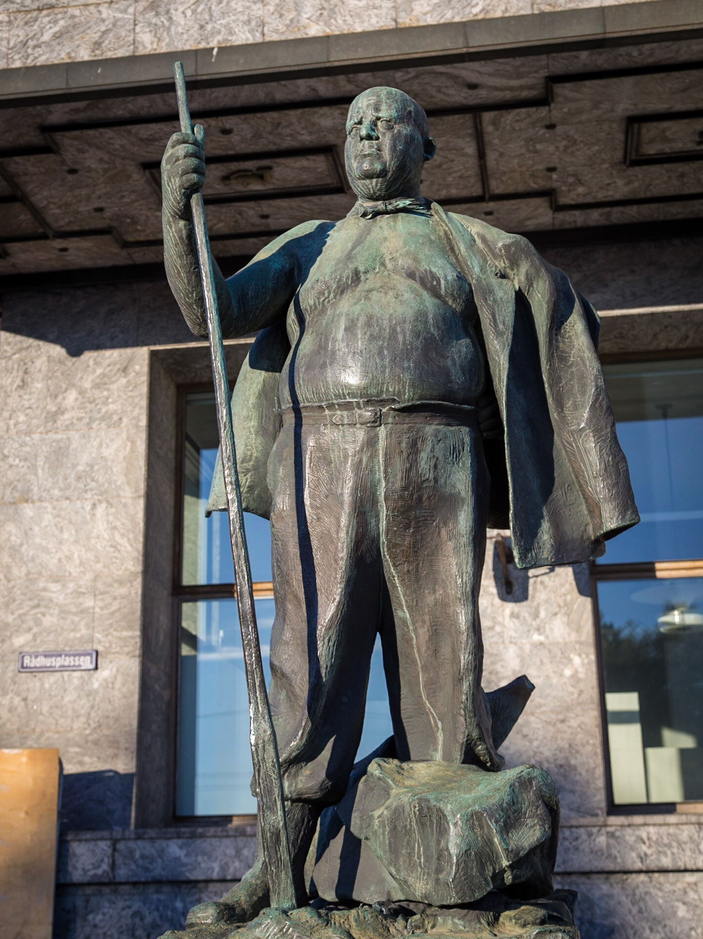 Workers sculptures in front of City Hall