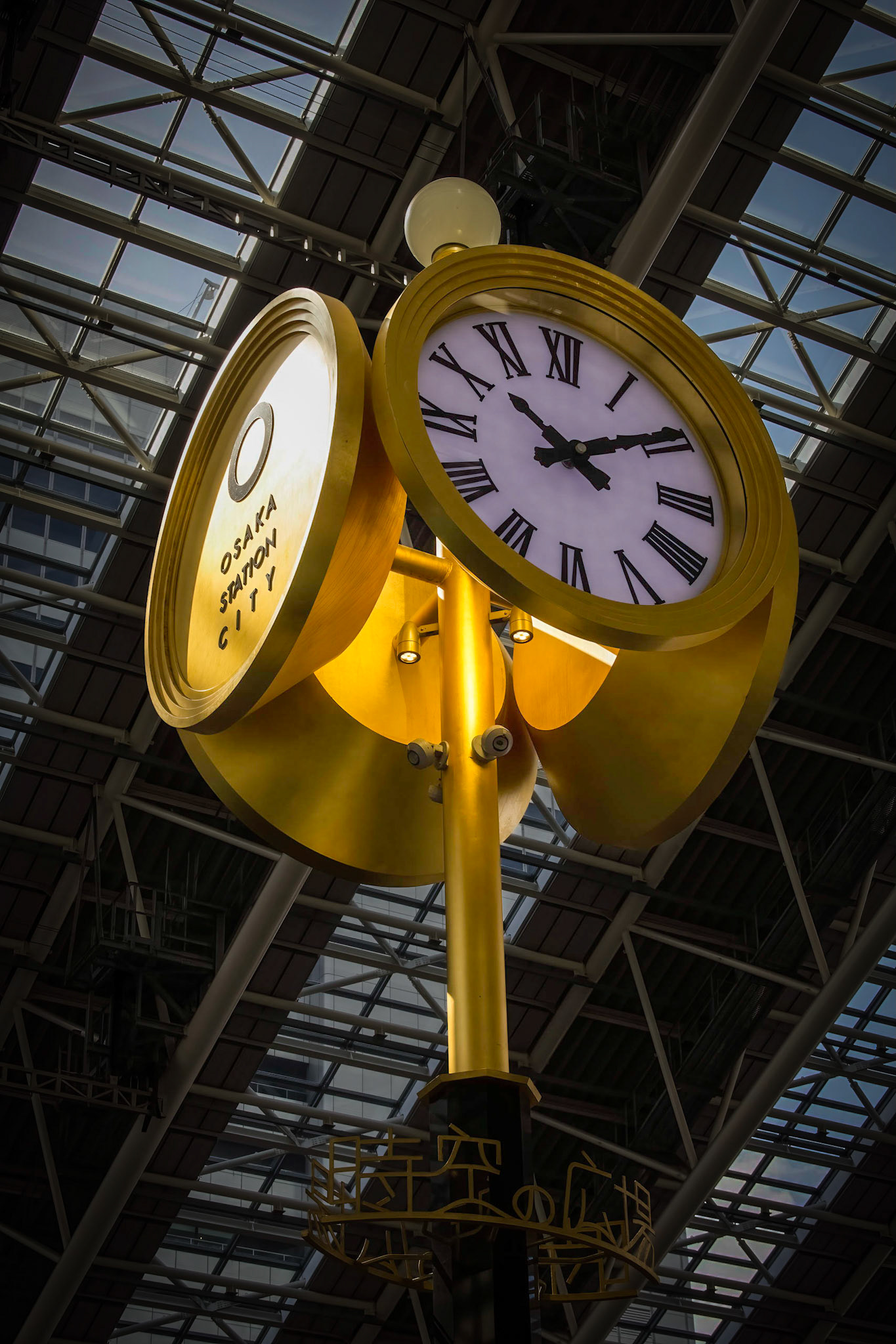 Toki-no-hiroba Plaza Gold Clock . Umeda Station, Osaka Station City Toki-no-hiroba Plaza gold clock recognising Osaka as an important finance and commerce city.