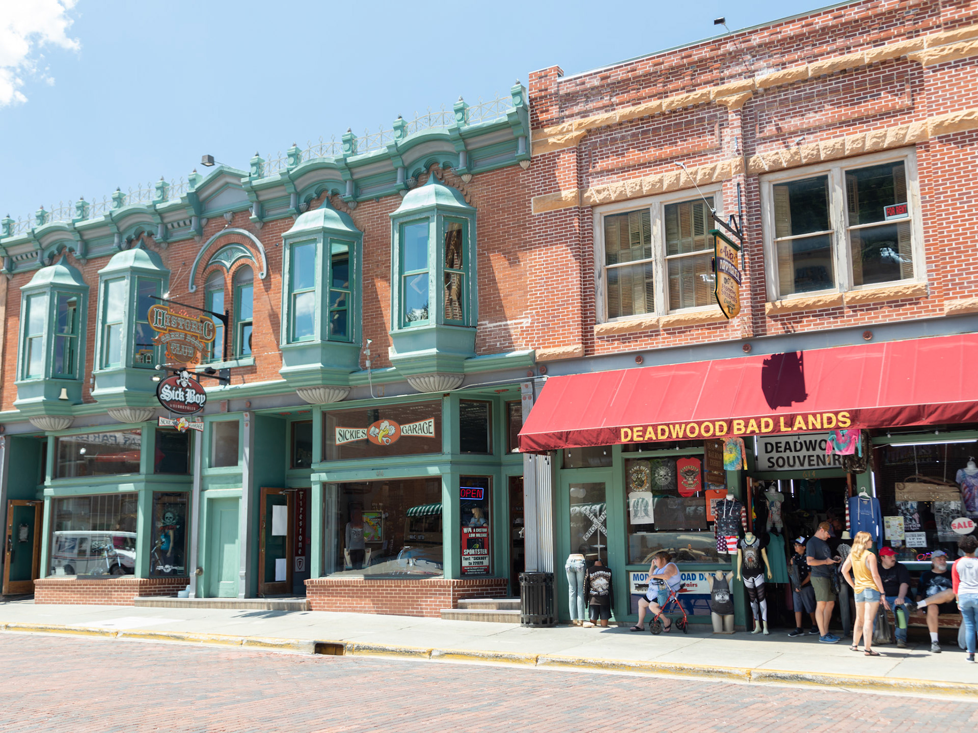 Deadwood: tourist hotspot of souvenir shops, bars and casinos