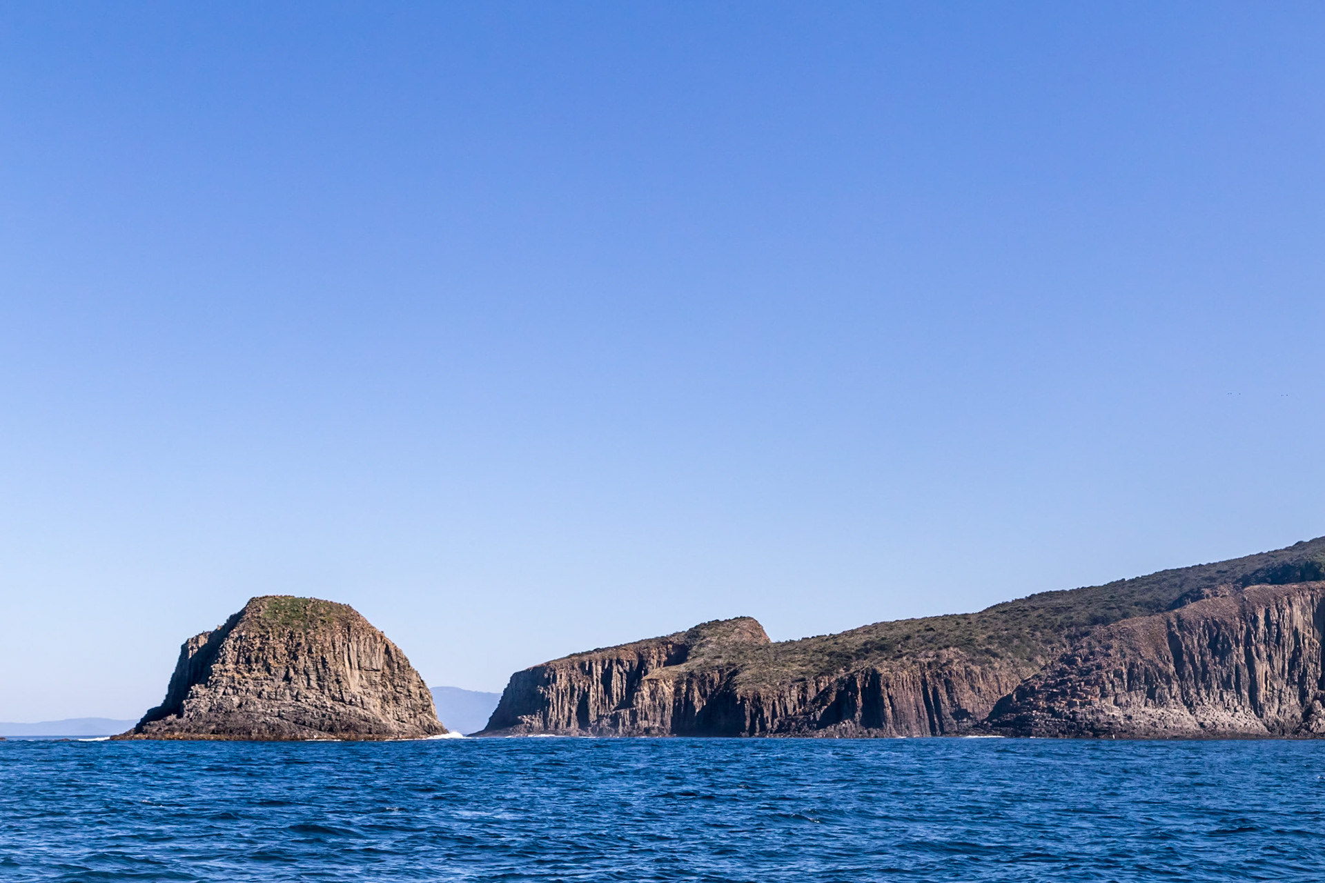 Sea cliffs on the edge of the South Bruny National Park