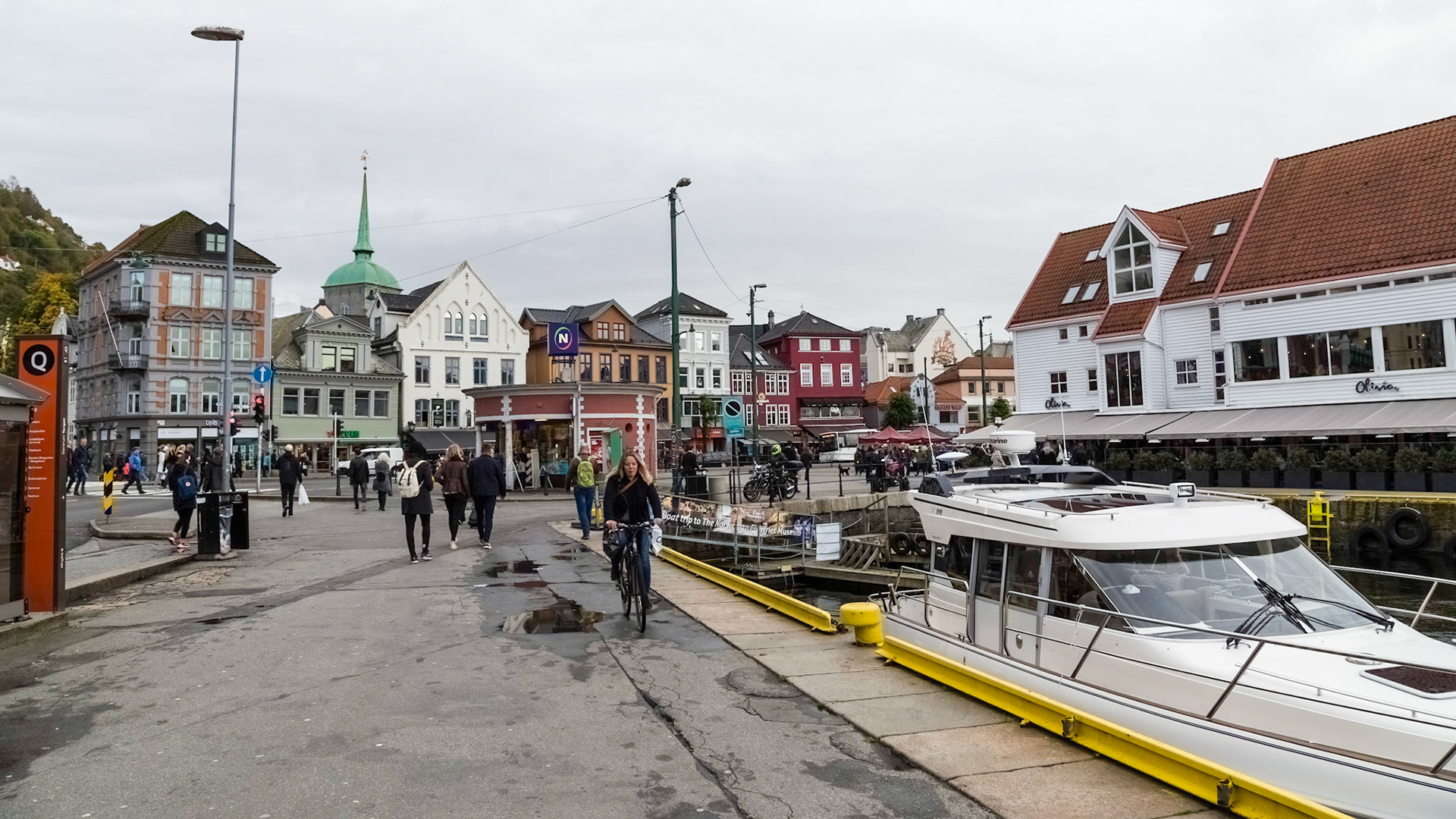 Where the harbour protudes in to the old city, Bergen