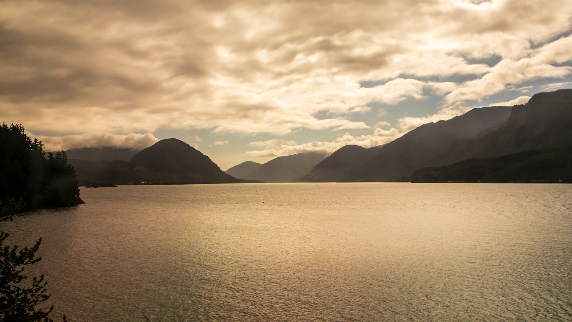 Columbia River at Stevenson, Washington.