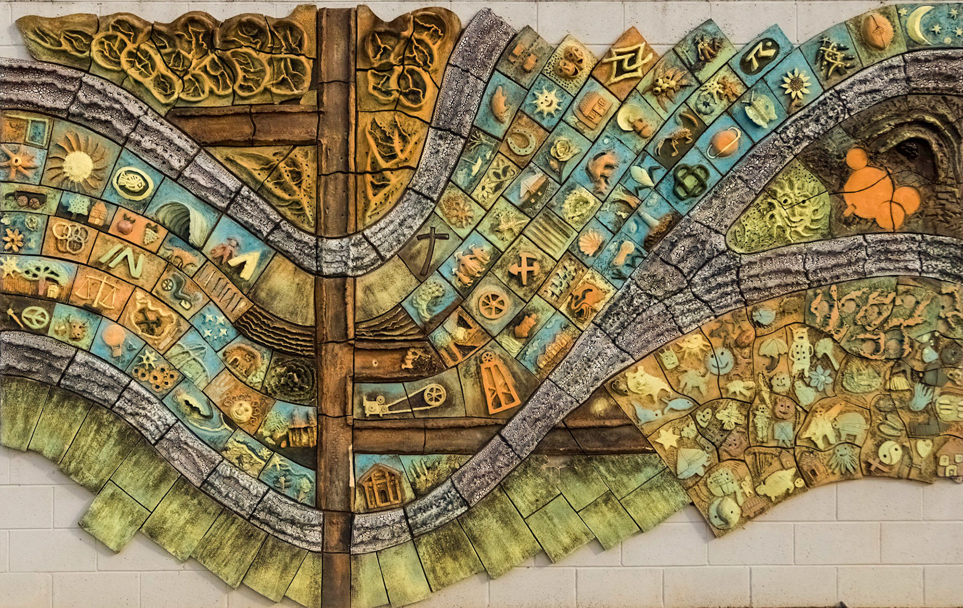 Beaconsfield, "Layers of Discovery" ceramic art work (1994).