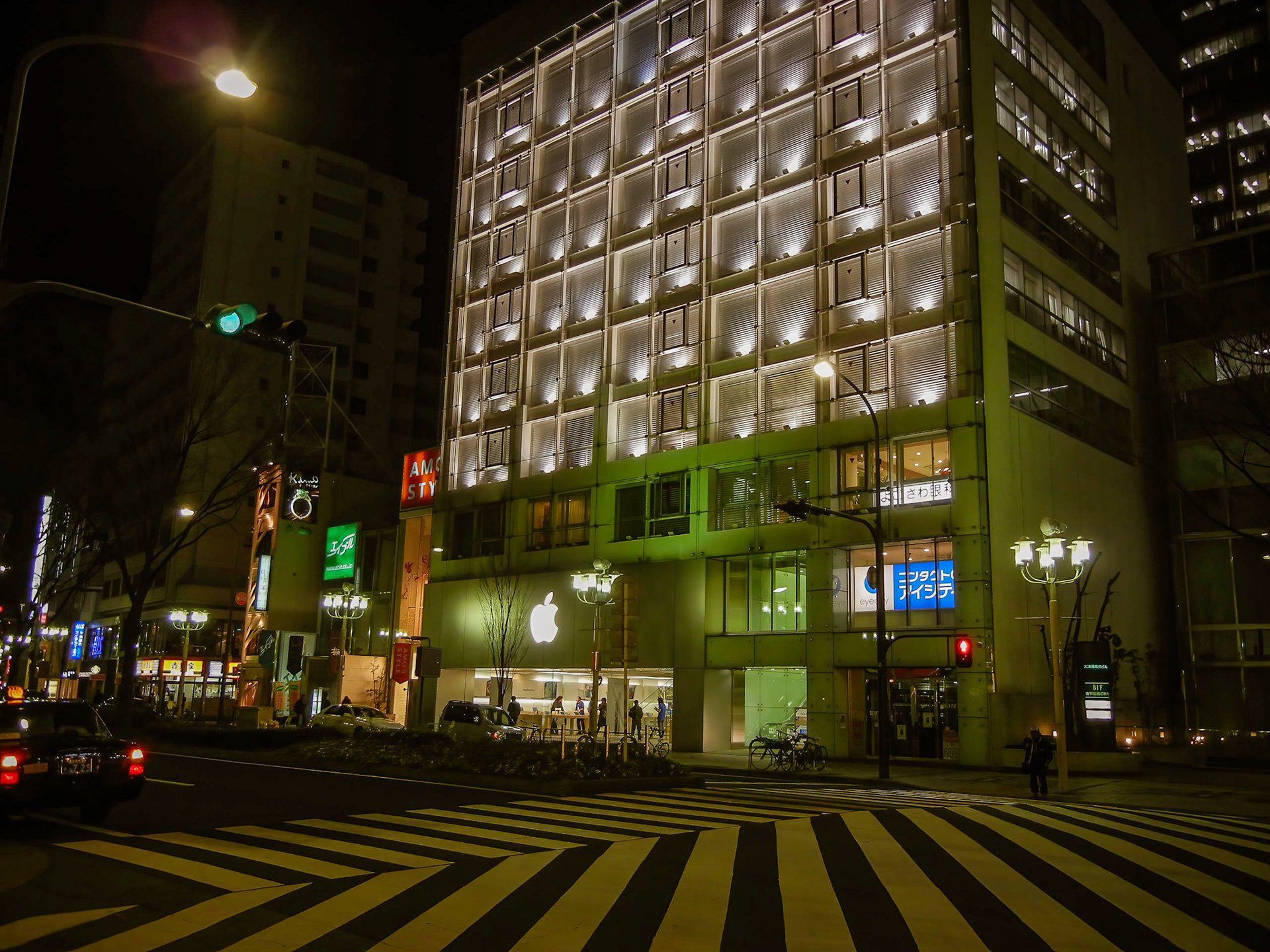 Nagoya Apple Store, bought a MacBook AIr here