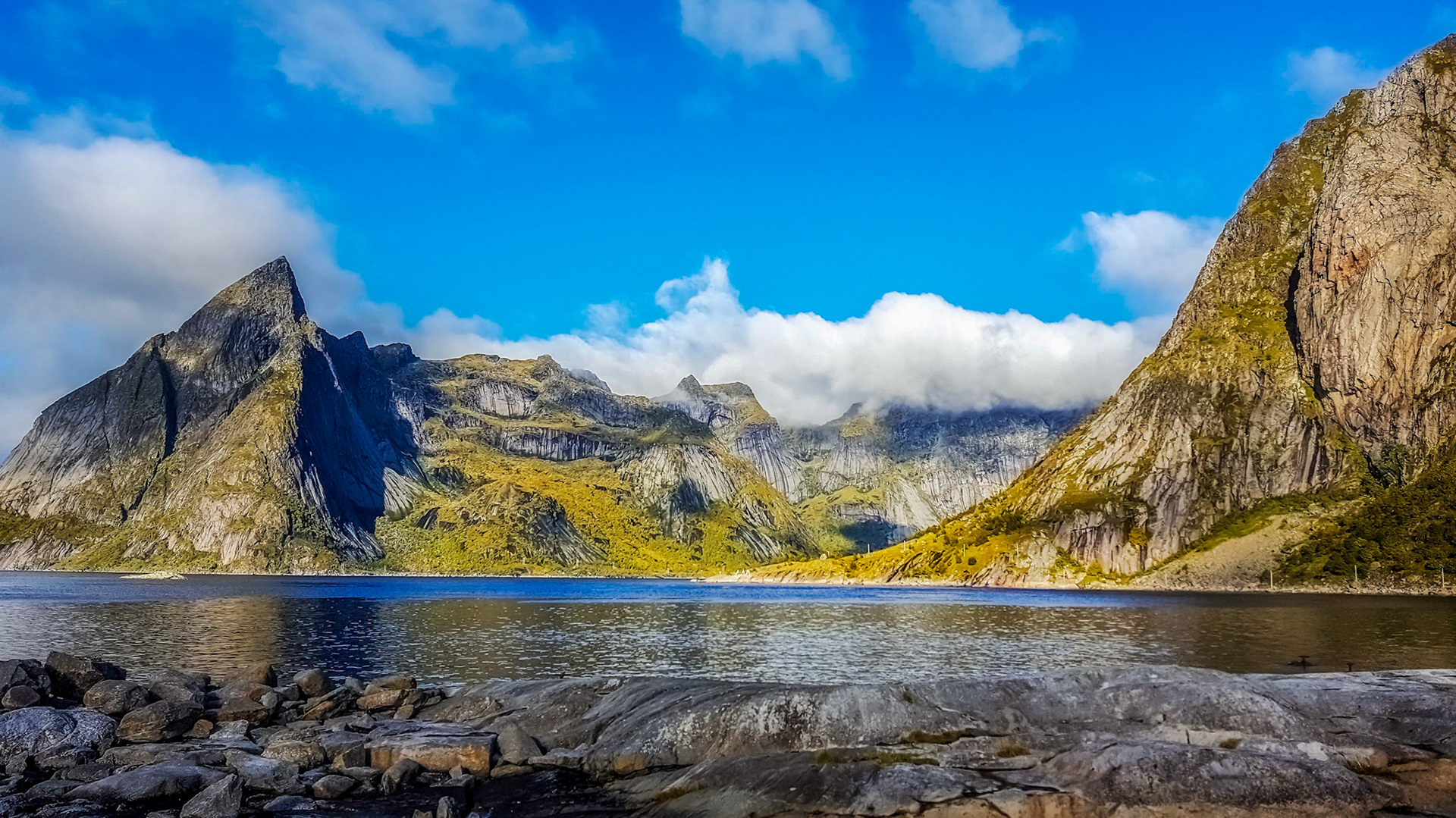 Reinefjorden, Lille Toppøya. 11:05 am.