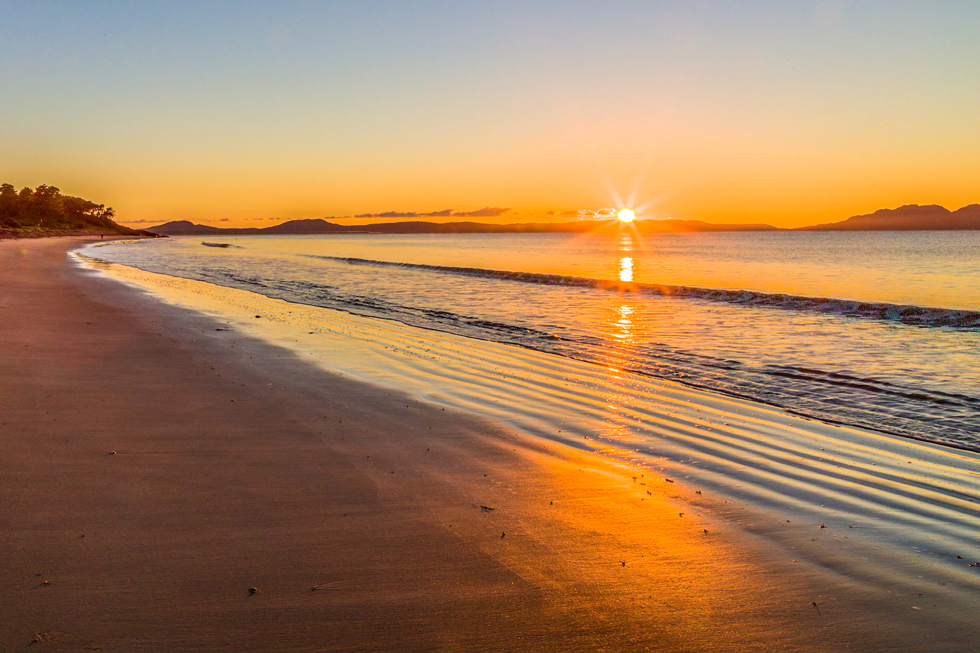 Swansea sunrise, on Schouten Beach.