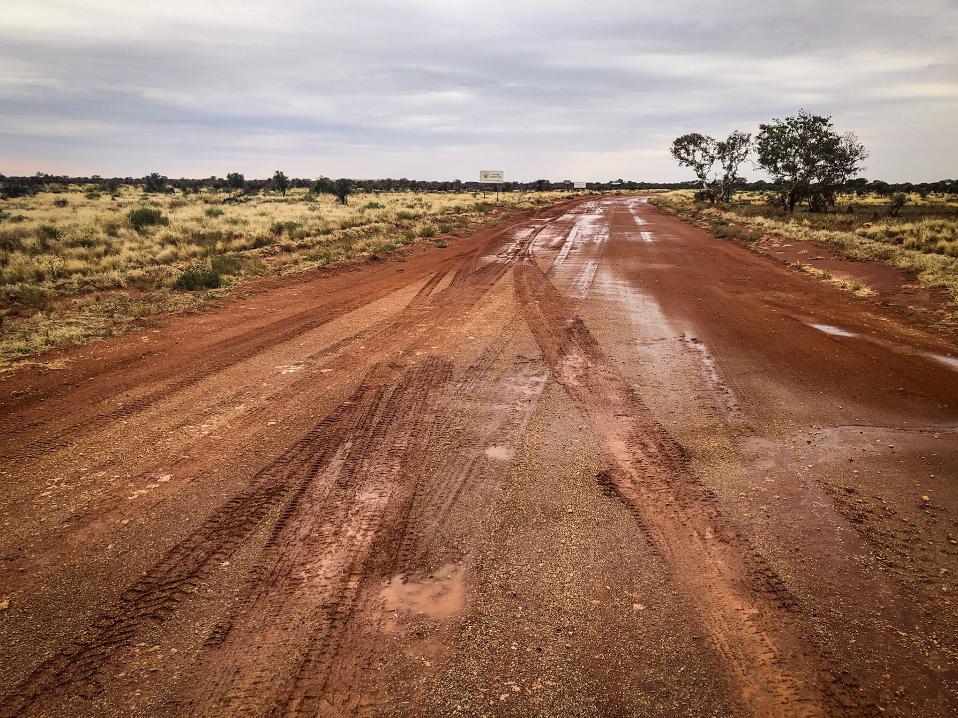 Kintore - Kiwirrkurra Road, NT -&gt; WA border crossing