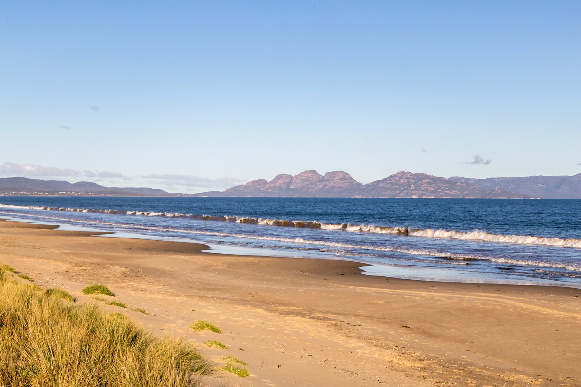Dolphin Sands, across Great Oyster Bay to Freycinet