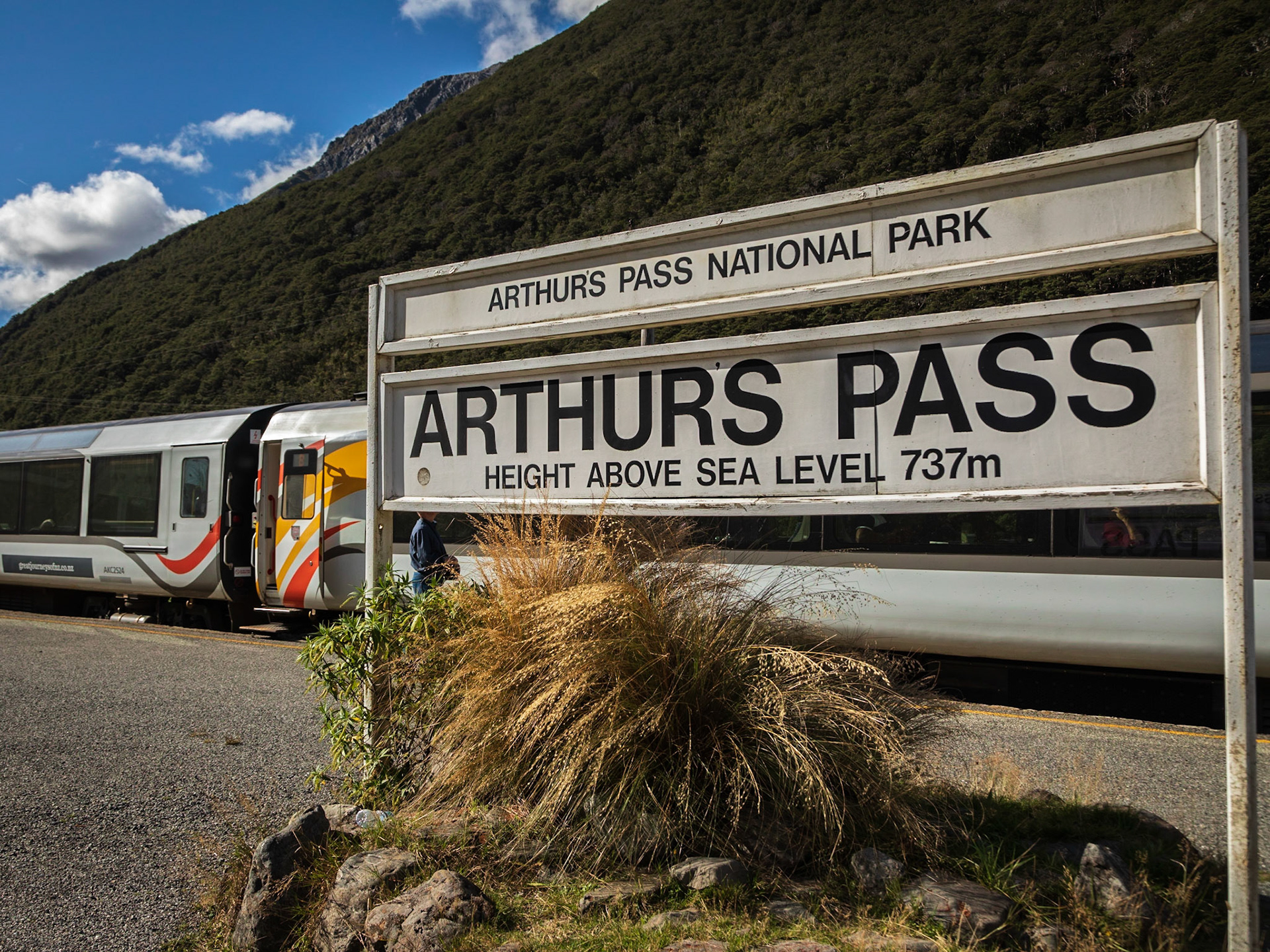 TranzAlpine train stop at Arthurs Pass