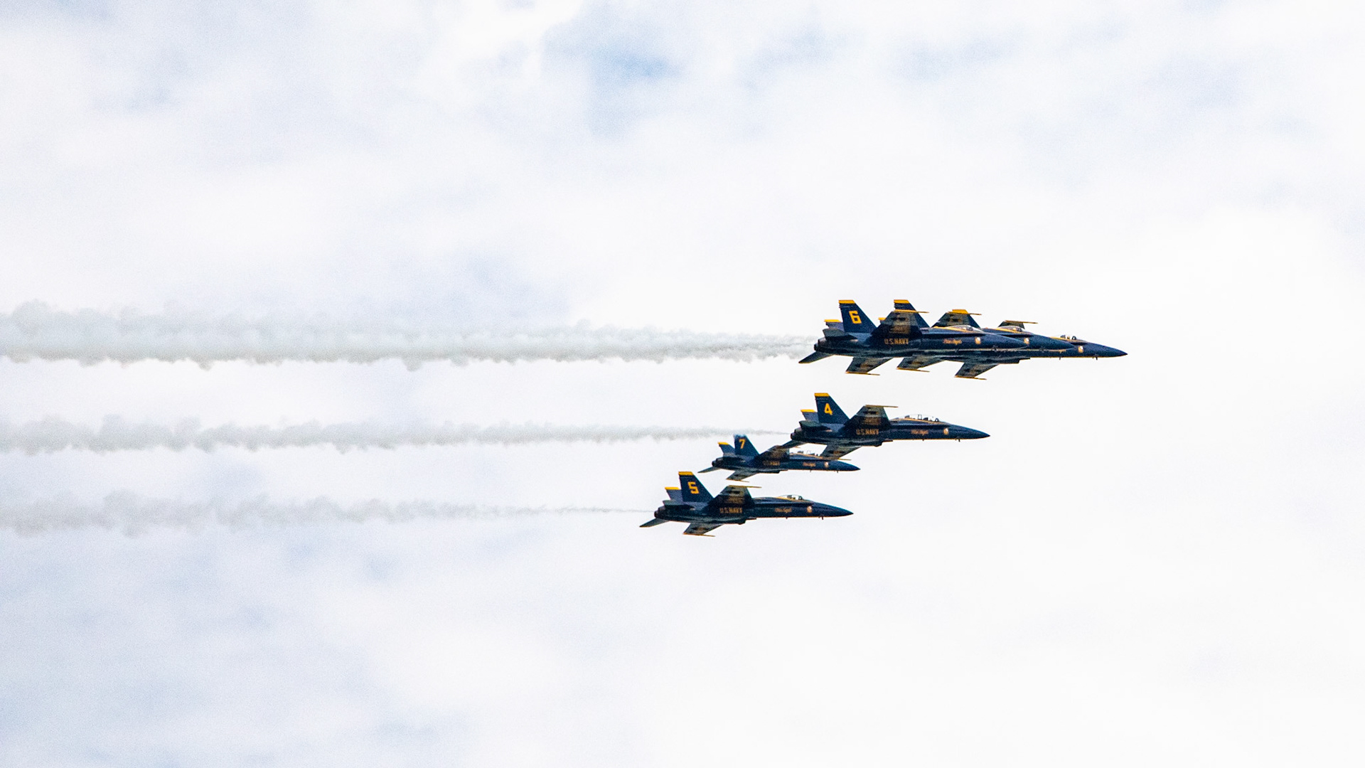 Chicago Air & Water Show: USN F16 jets. Fast and low around the city for much of the day, practising for the  big weekend event.