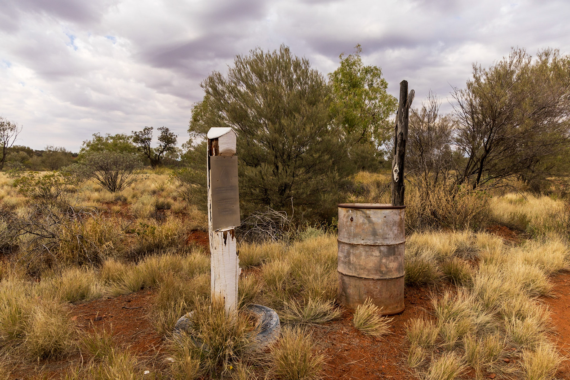 Beadell Plaque, marking location of historic explorer Tietkens marked tree 5.89