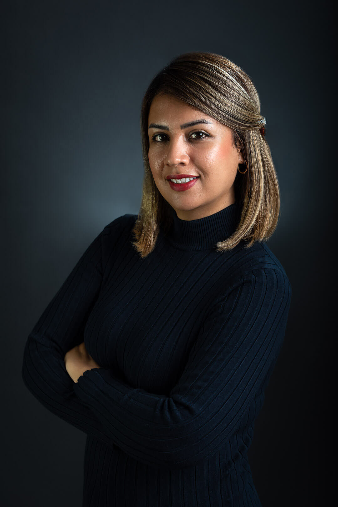 business photo, headshot, portrait, minimalistic elegance, hair highlights