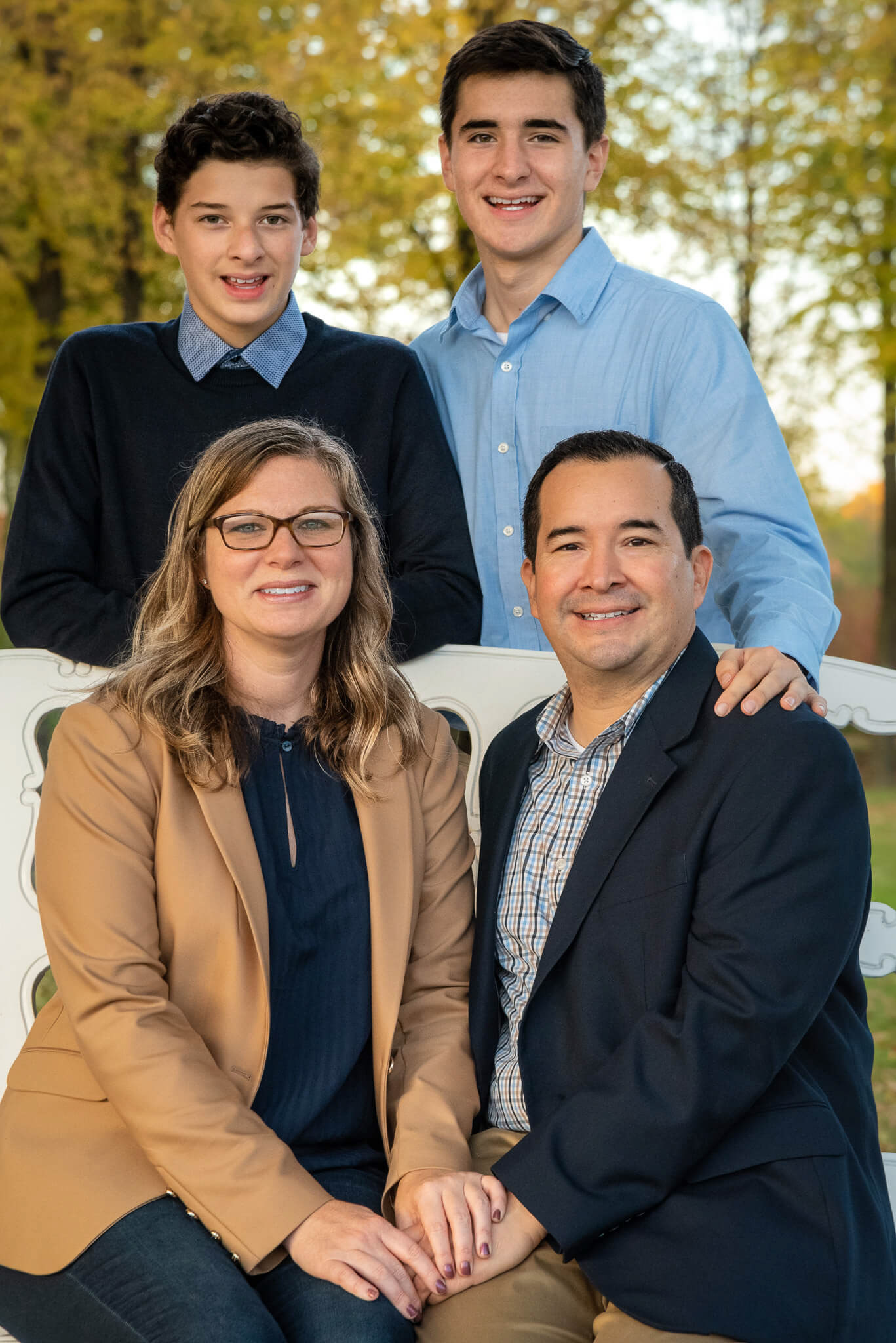 Family Portrait, family posing, family outdoor shoot, autumn shoot
