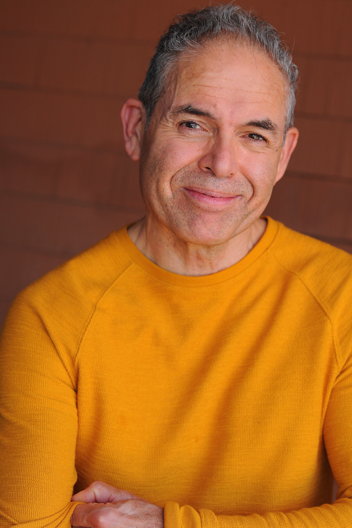 Manuel Hernandez as Richard Thorton