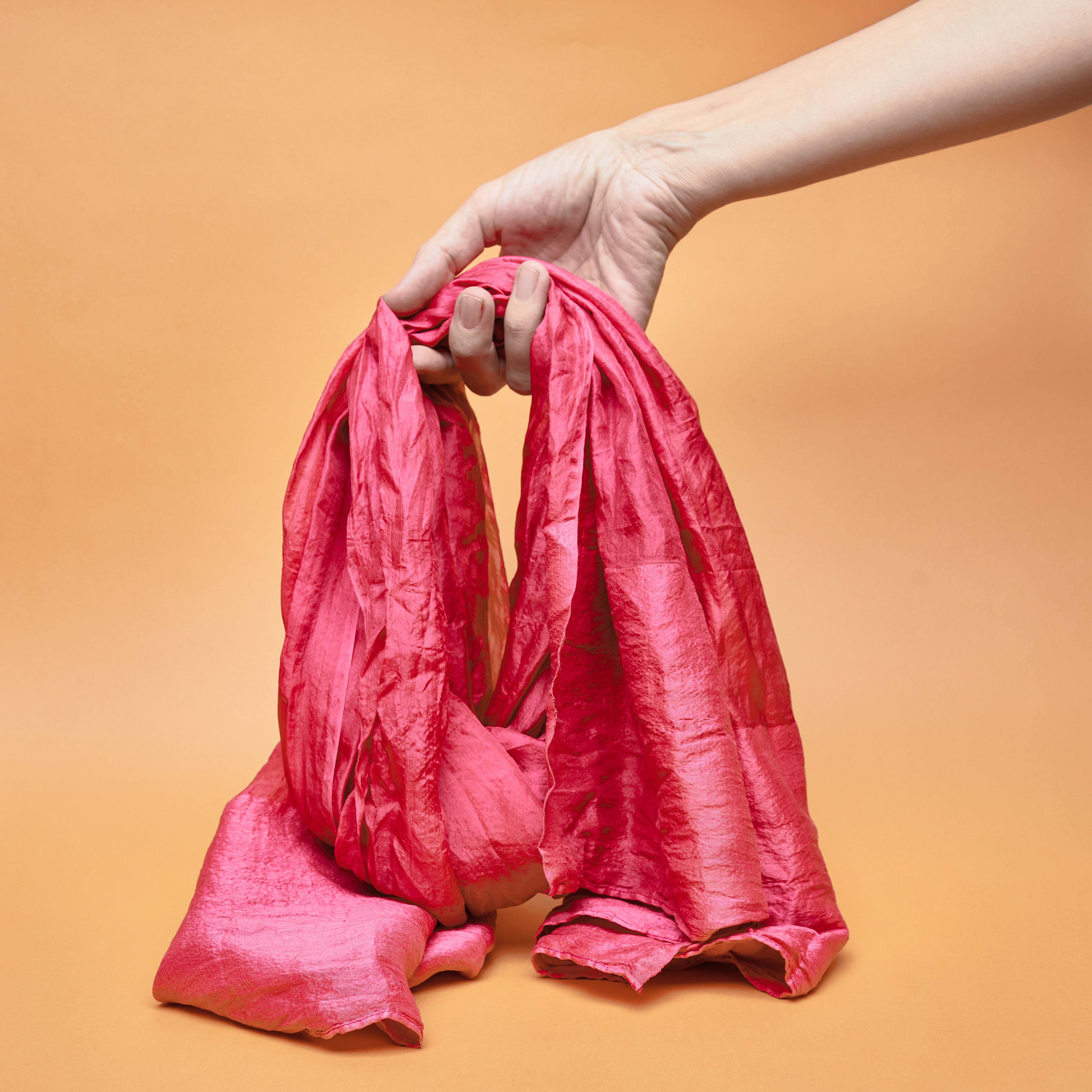 Fotografía profesional para ecommerce, artesanía en seda. pañuelos.