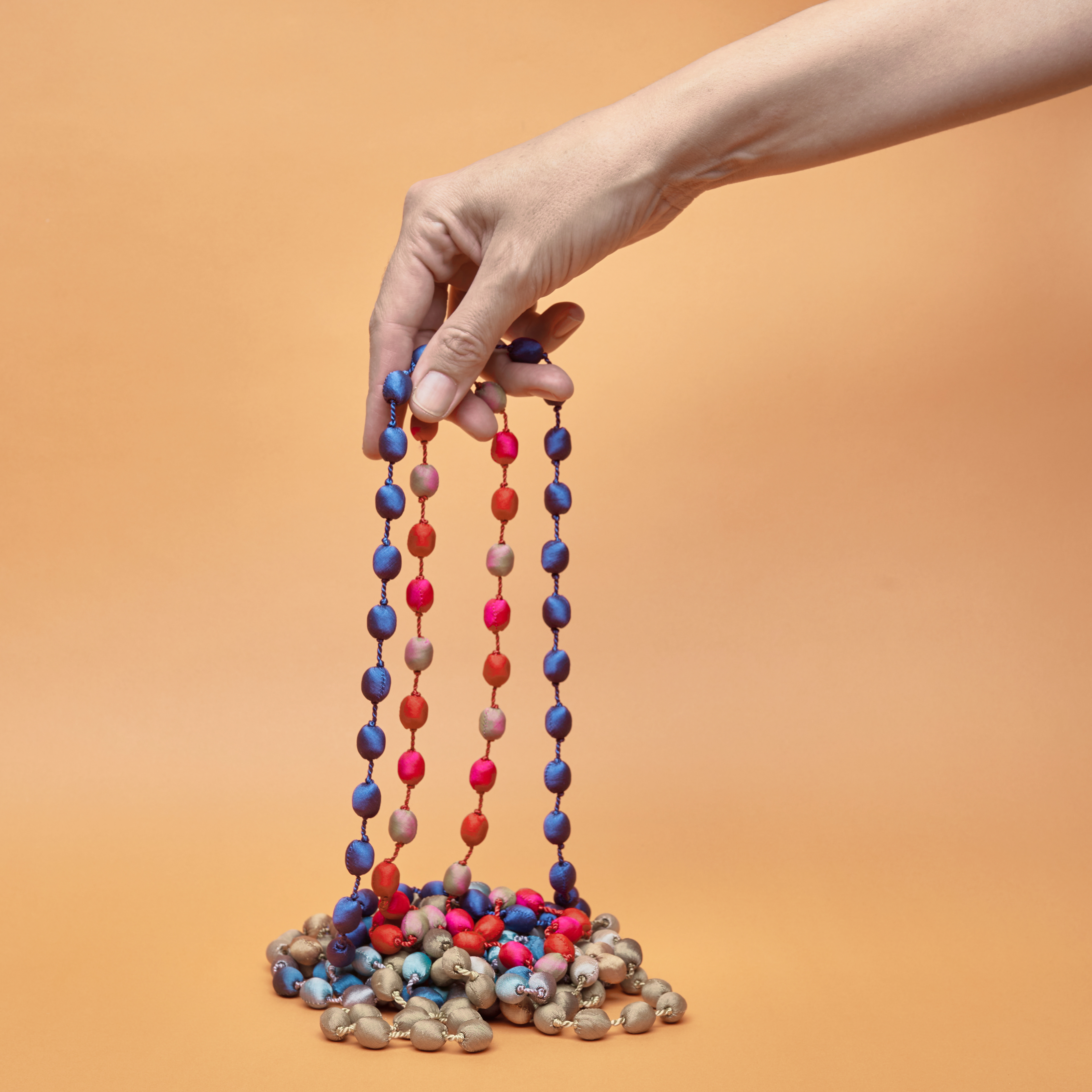 Fotografía profesional para ecommerce, artesanía en seda. pañuelos.