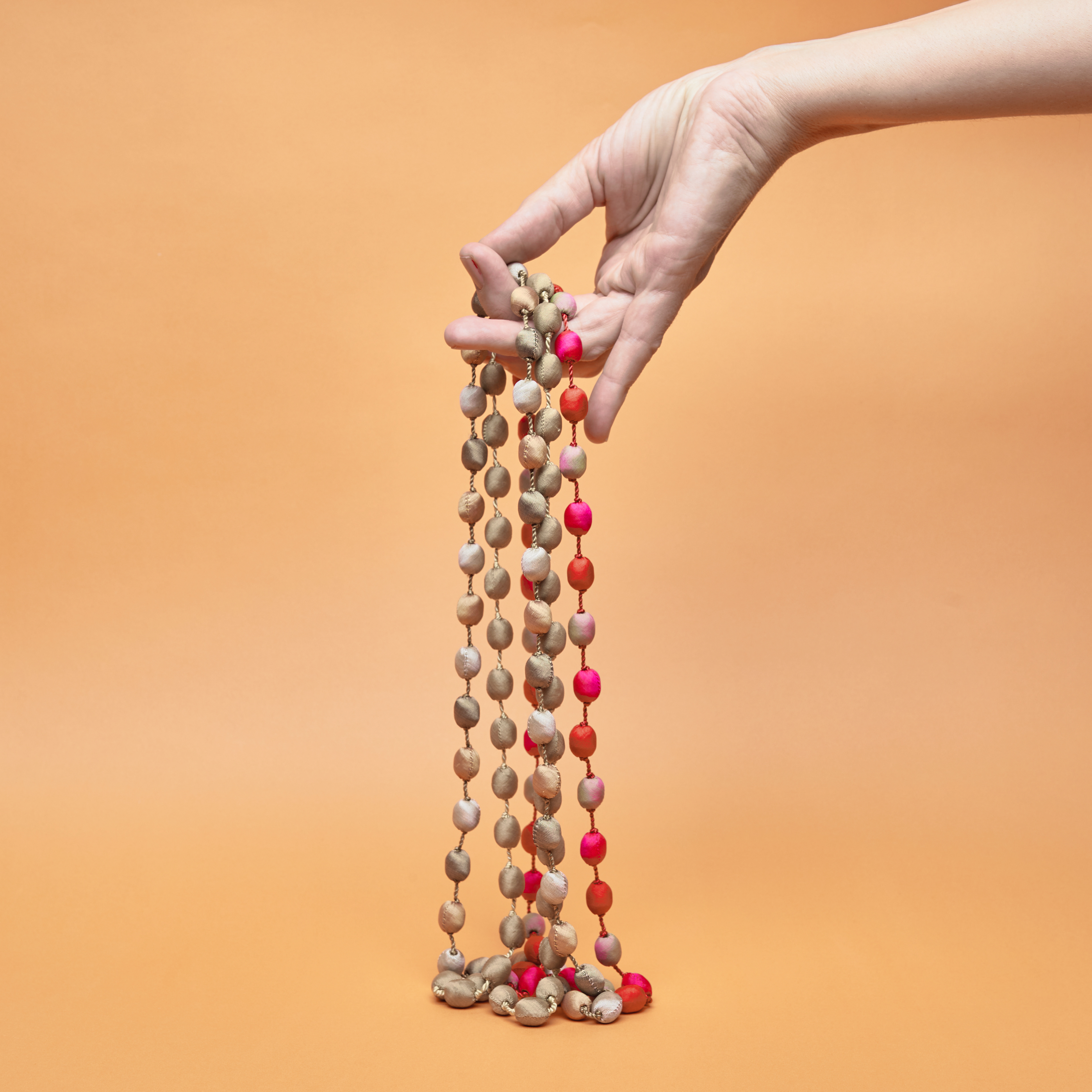 Fotografía profesional para ecommerce, artesanía en seda. pañuelos.