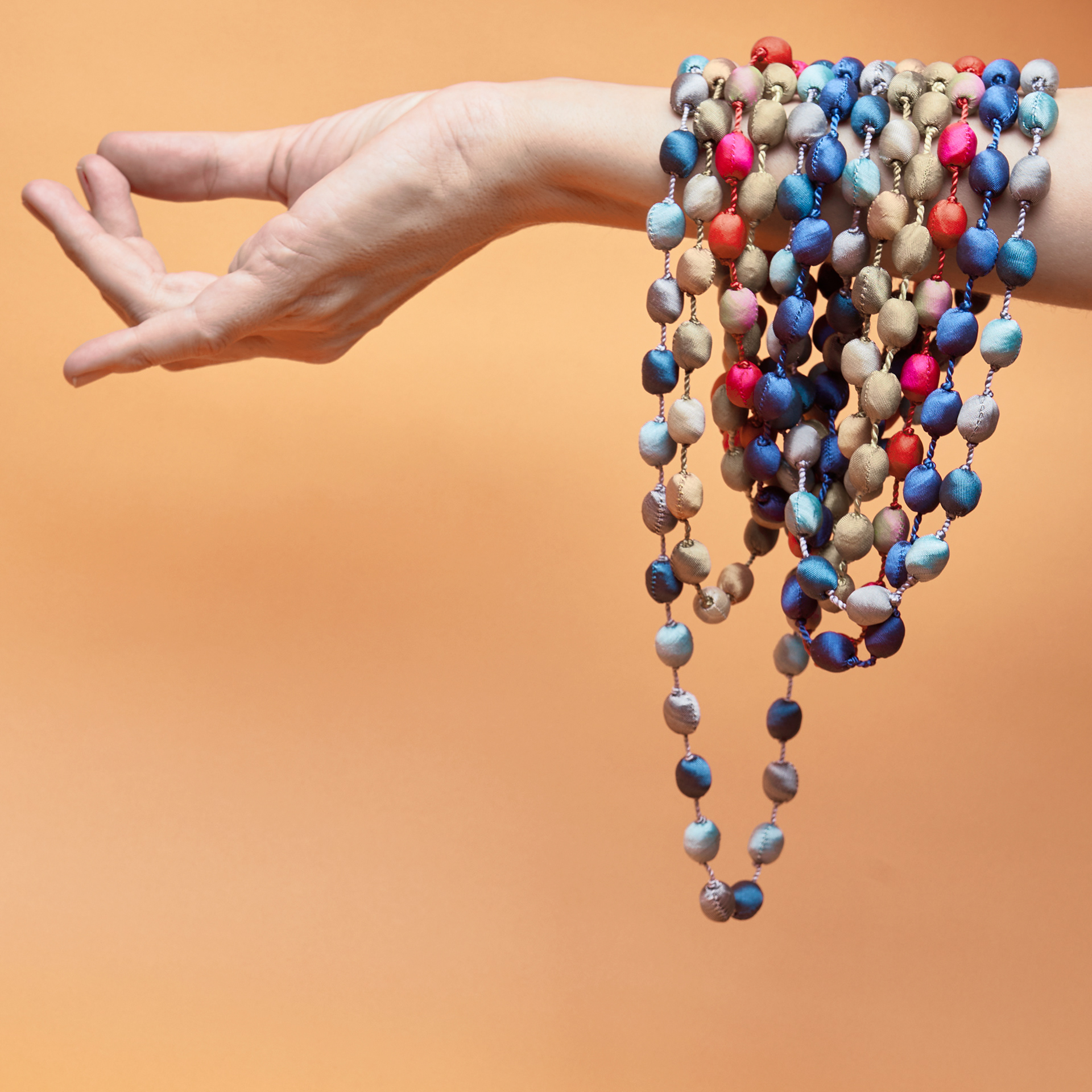 Fotografía profesional para ecommerce, artesanía en seda. pañuelos.