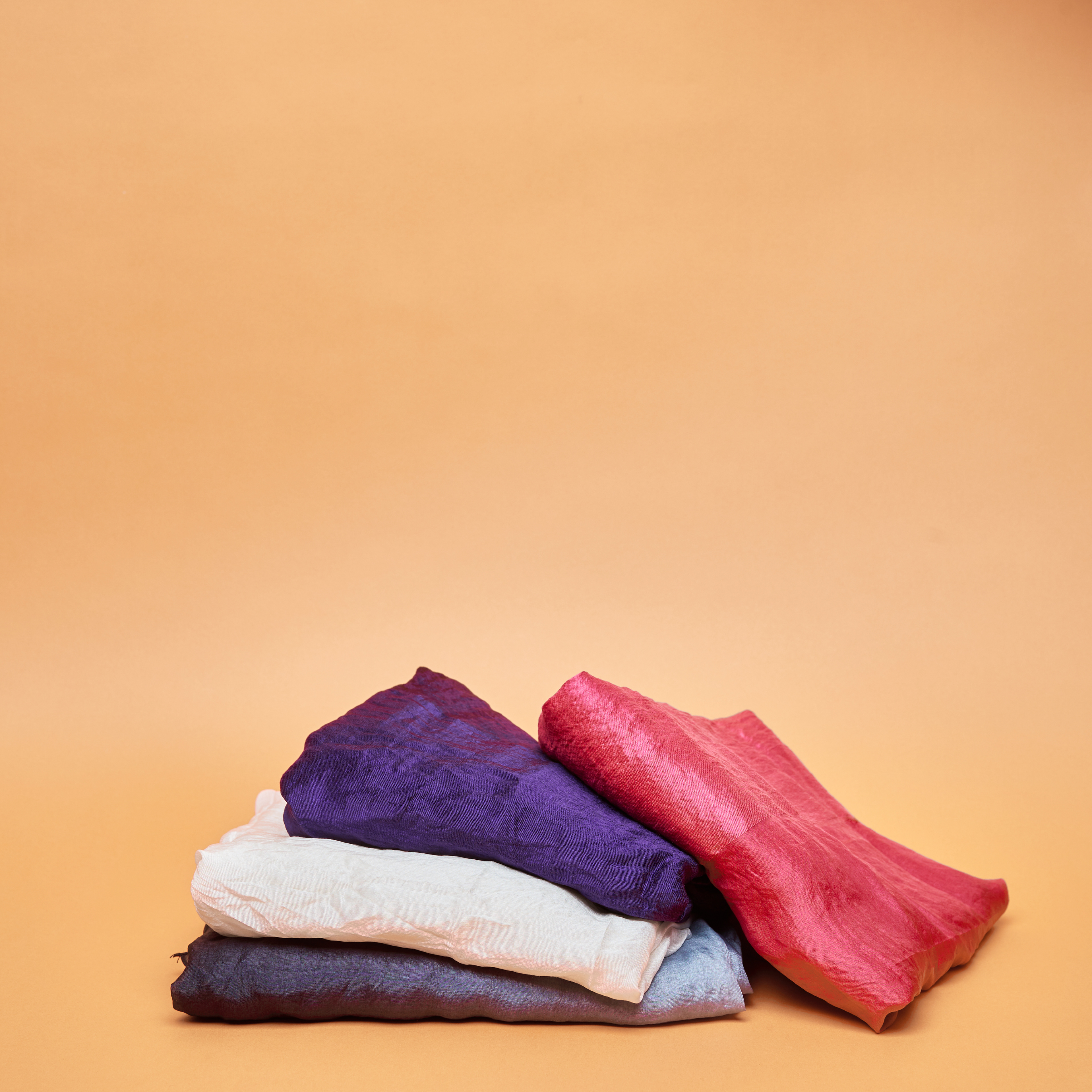 Fotografía profesional para ecommerce, artesanía en seda. pañuelos.