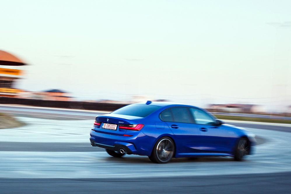 BMW - 330I Press Kit