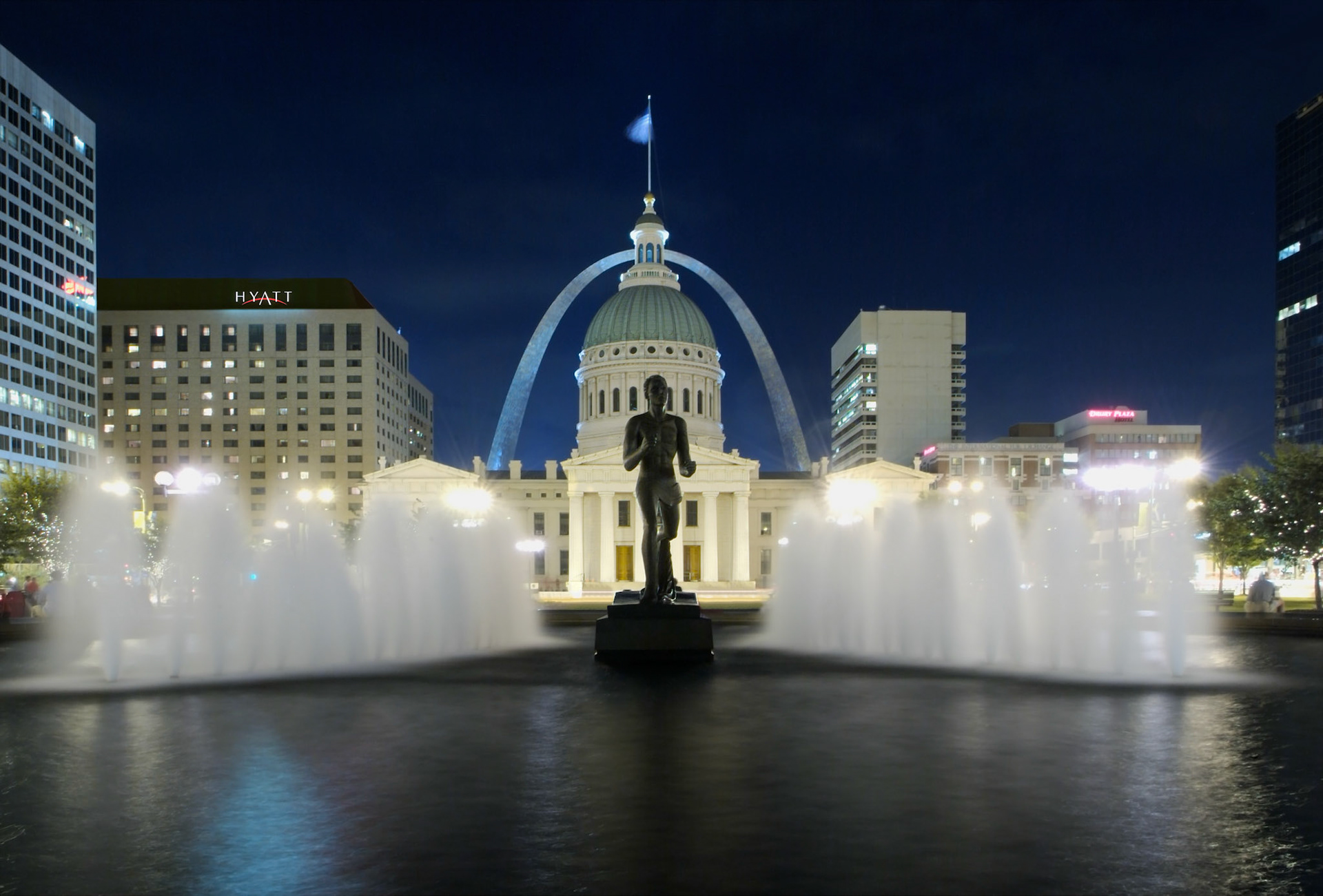 Kiener Plaza in downtown St. Louis7-3-04