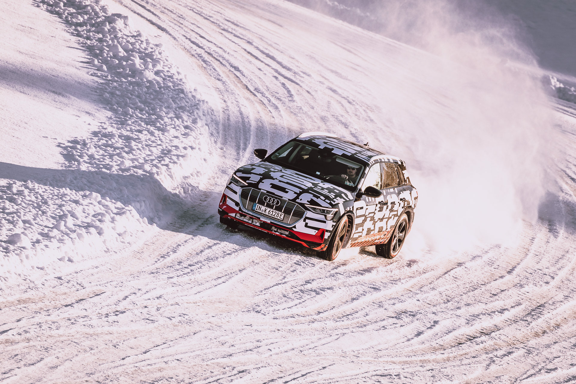 Marcel Hrischer with the Audi e-tron in Kitzbühel