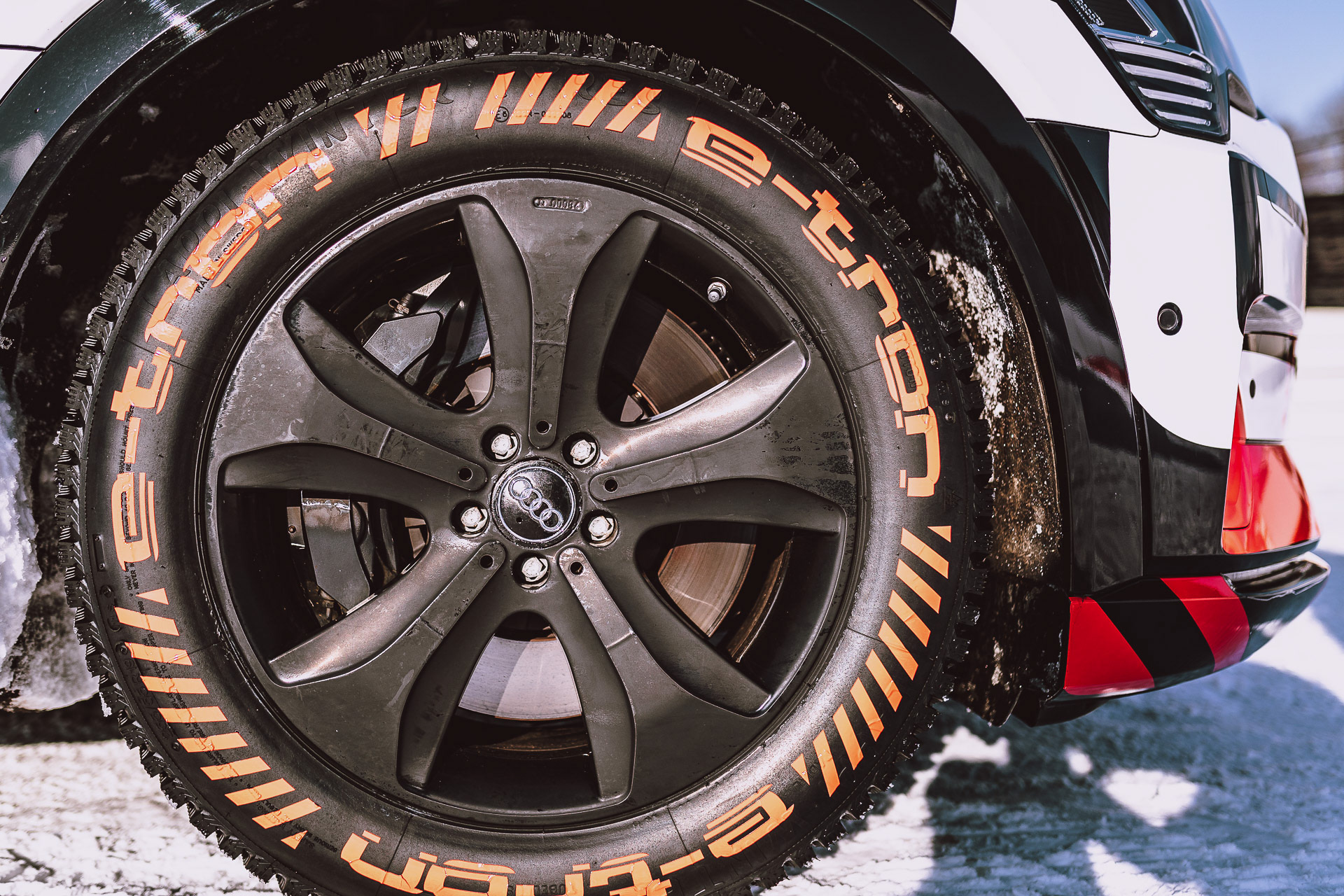 Marcel Hrischer with the Audi e-tron in Kitzbühel