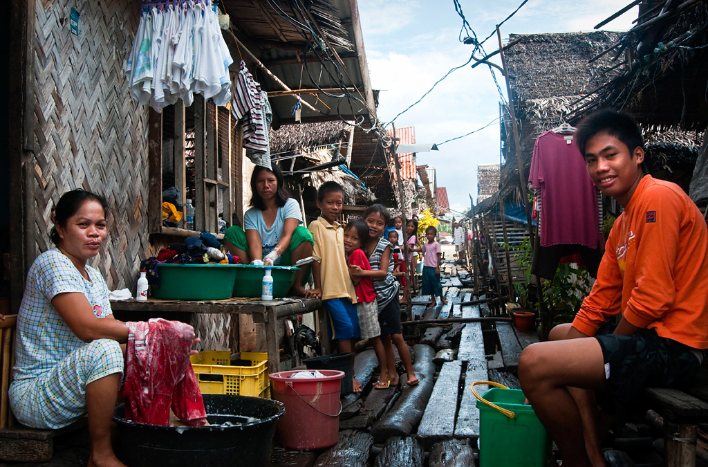  People in a stilit houses neighborhood in Puerto Princesa (Palawan).. 
