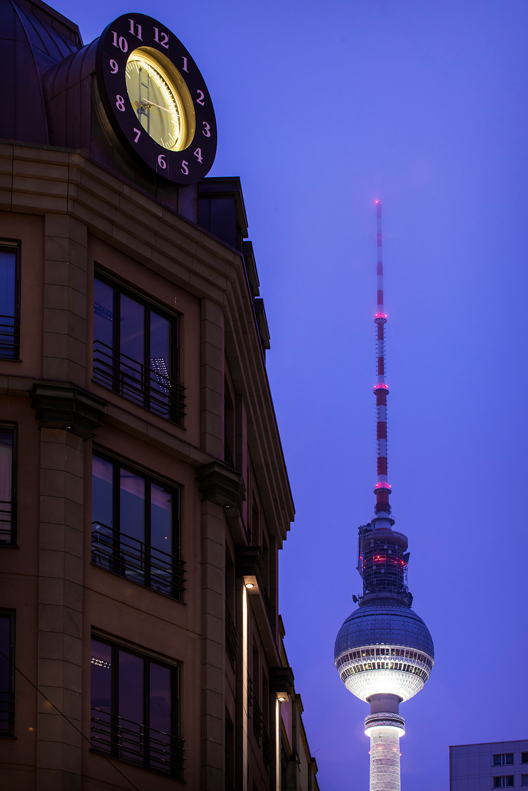 Berlín Fernsehturm (TV tower).