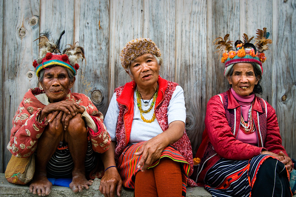  Ifugao elders dressed in the traditional manner at a viewpoint near Banaue. 