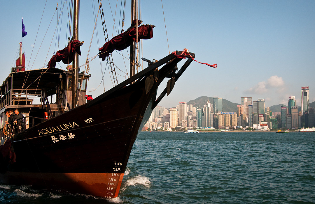 A vessel in Tsim Sha Tsui Promenade (Hong Kong).