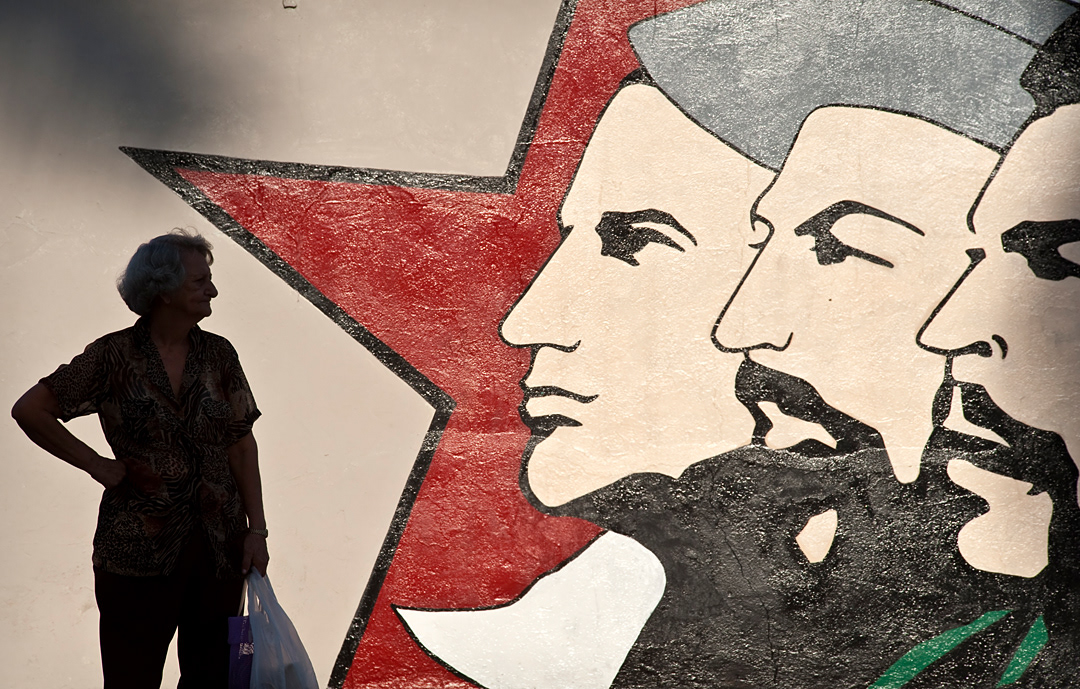 Revolutionary propaganda in Central Habana. 