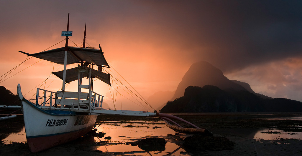 Palawan. Boat in El Nido beach. 