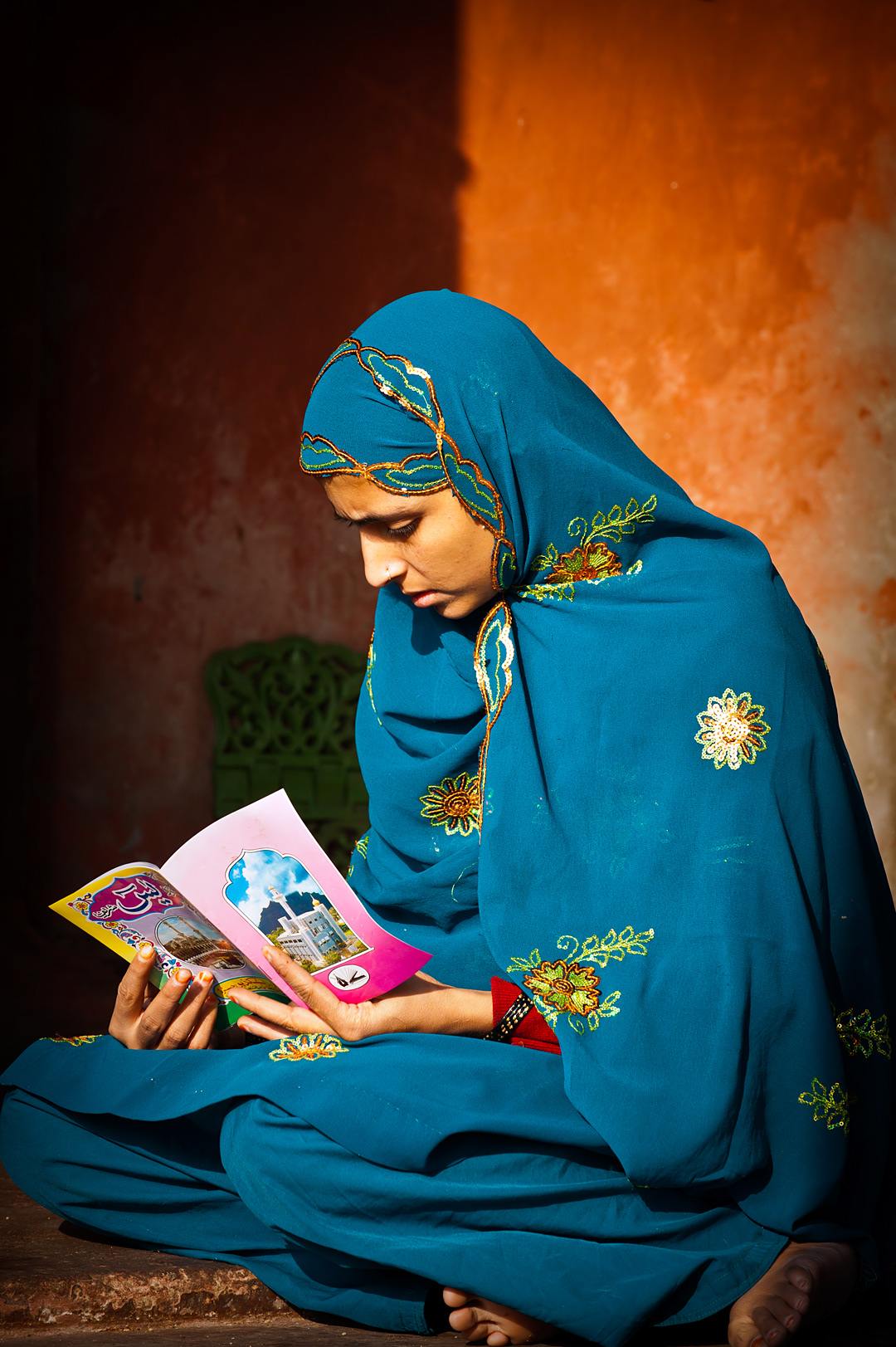 Muslim girl reading in Jama Masjid Mosque (Dehli)