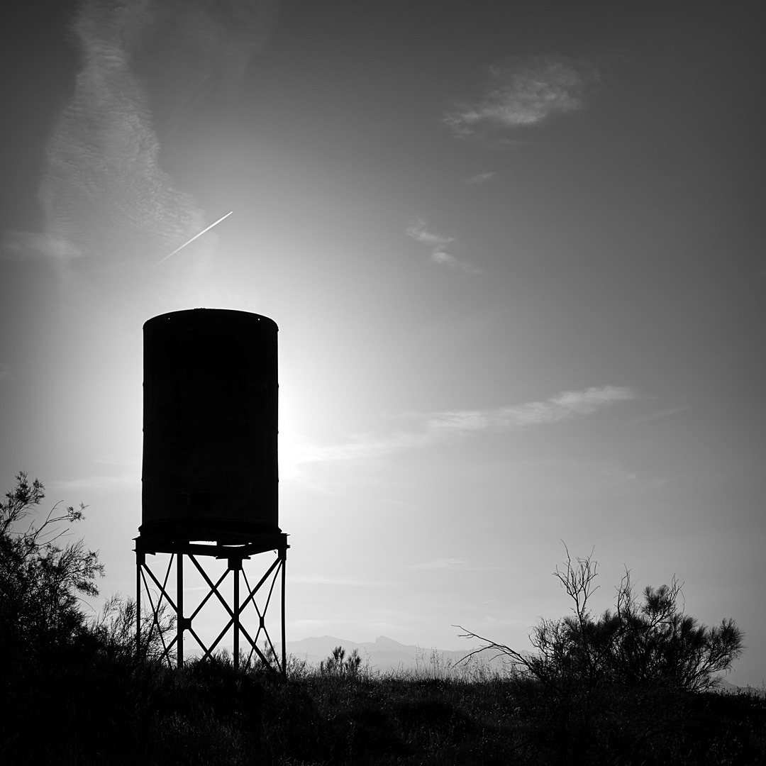 34 Depósito de agua abandonado junto a la estación de Larva