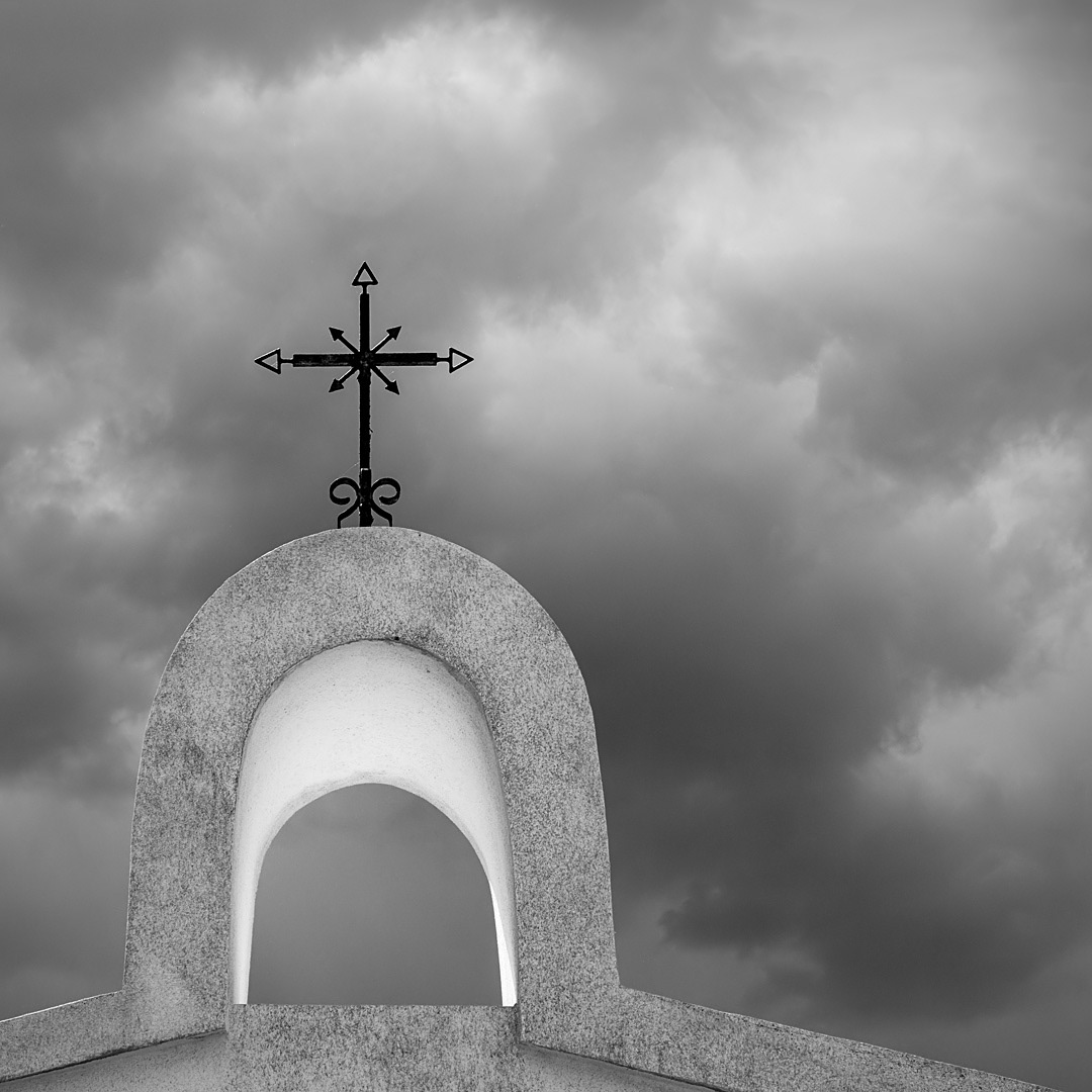 26 Cruz sobre la puerta del cementerio de Cárchel