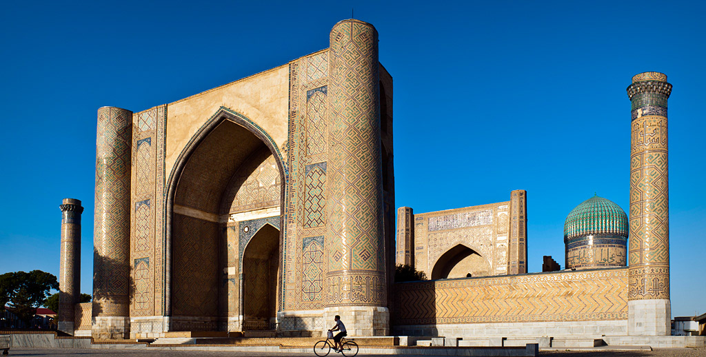   Samarkand. Bibi-Khanym Mosque. 