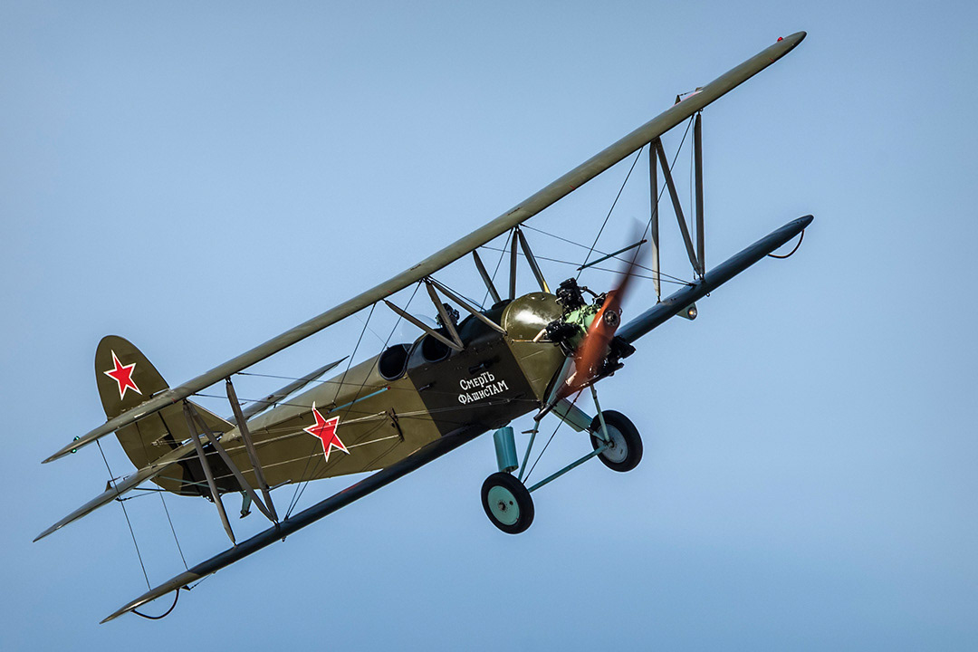Polikarpov Po-2 of the Fundación Infante de Orleans in an air show at the Cuatro Vientos aerodrome (Madrid).
