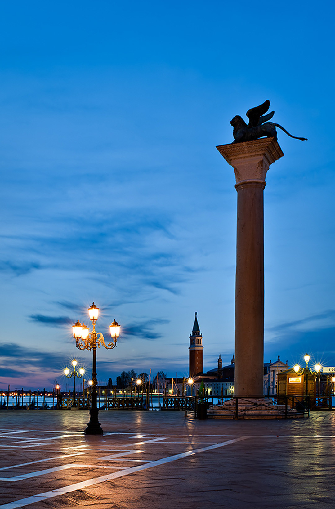 Piazzeta S. Marco & Lion at dawn. 