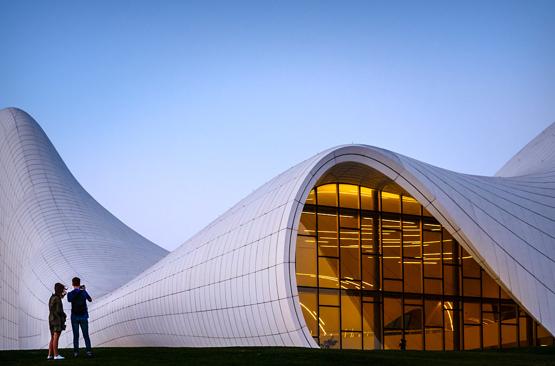 Heydar Aliyev Center (Bakú, Azerbaijan).