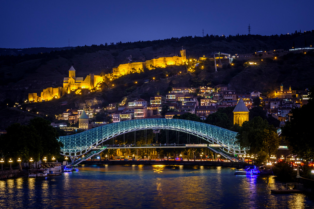 Bridge of Peace over the Kula river at dawn (Tbilisi). 