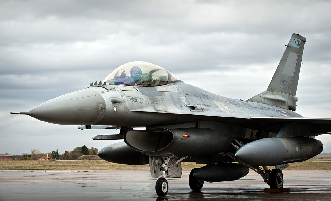 Italian Lockheed Martin F-16 Fighting Falcon in Torrejón Air Base (Spain).