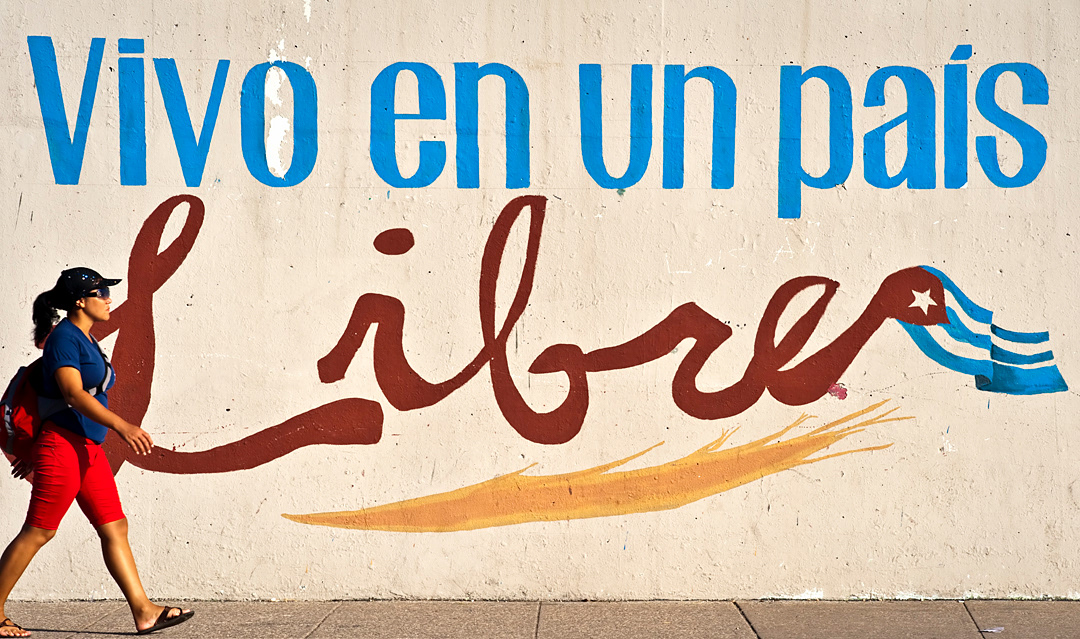 Revolutionary propaganda in Central Habana. The goverment has got that attacks against cuban goverment has been identified by most of cubans as attacks against cuban people. 