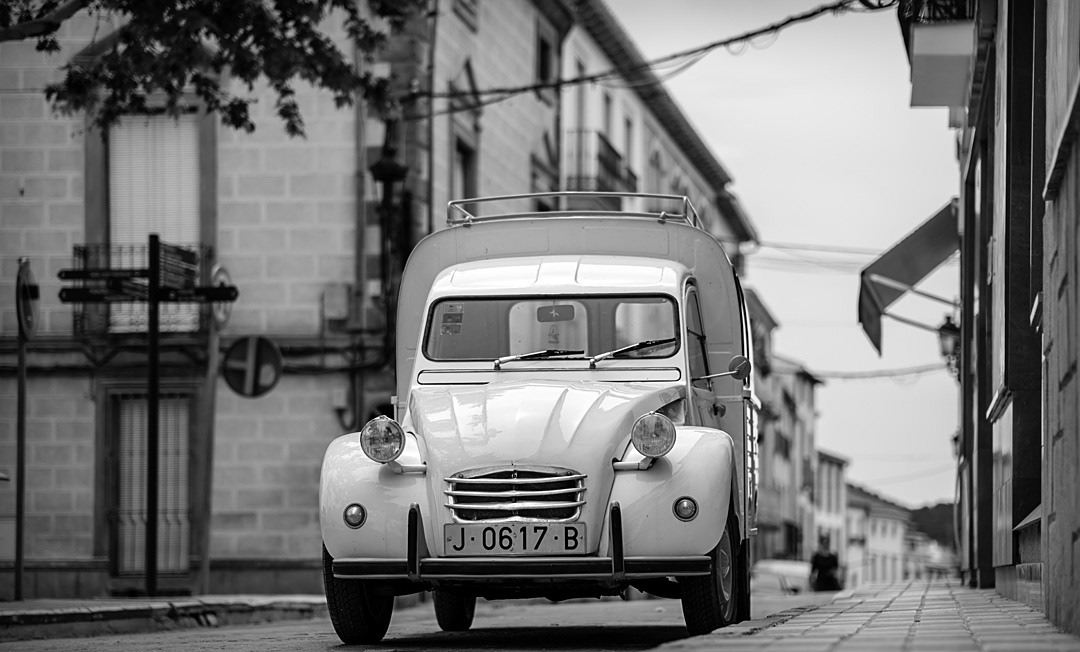17 Junto a la Plaza de la Constitución de Cabra del Santo Cristo