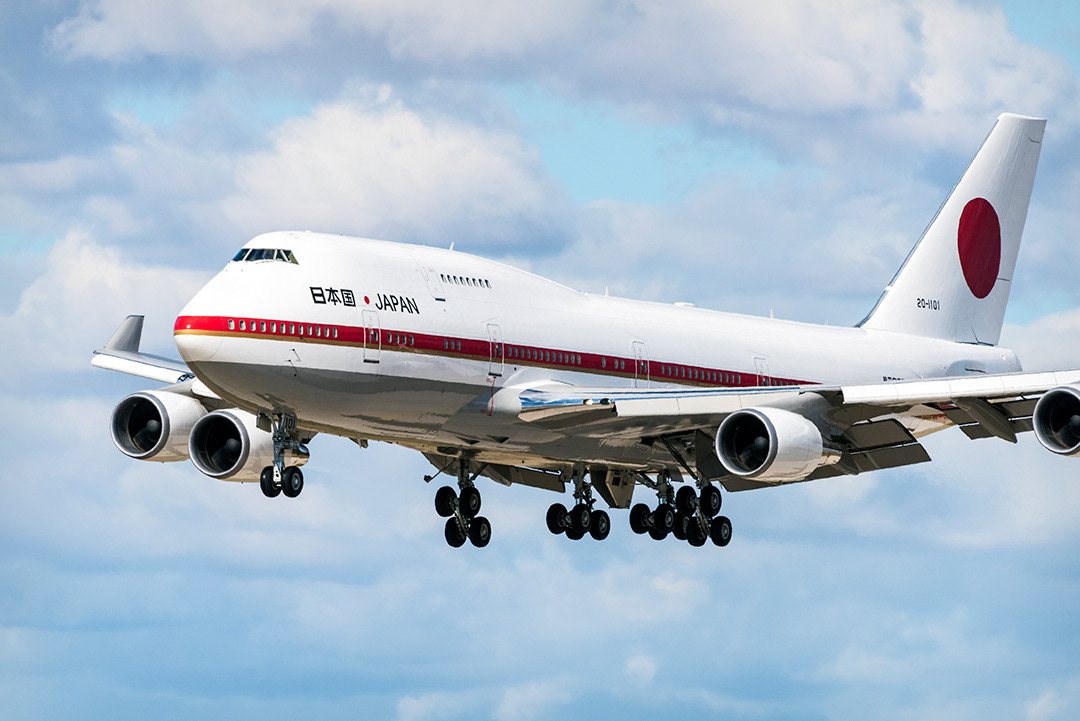 Boeing 747-400 of the Japan Self-Defense Forces landing.