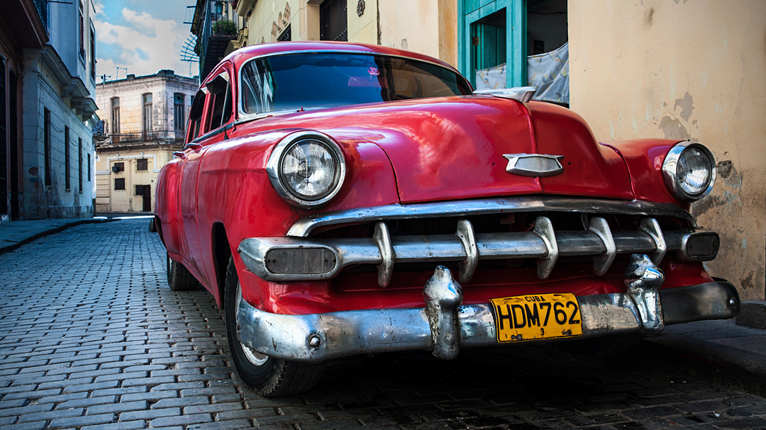 Old car in Habana Vieja. 