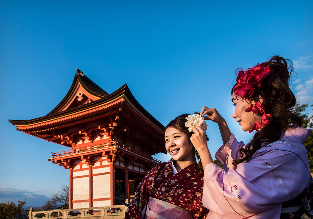 Girls dressed in the traditional way in Yasaka Shrine, Kyoto.