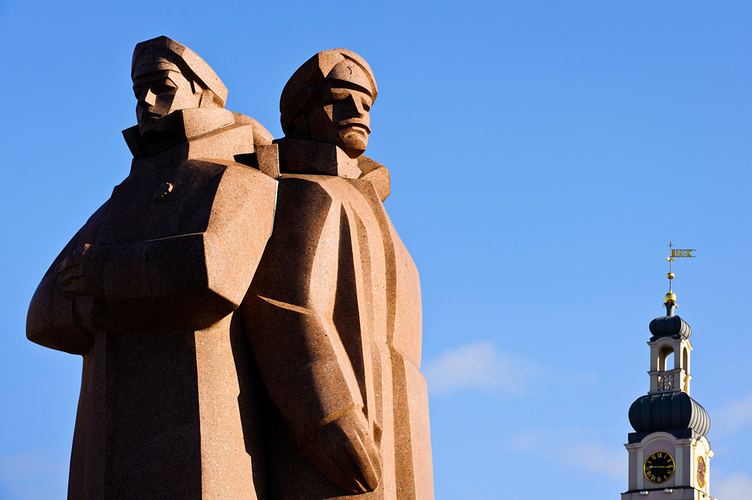 Riga. Latvian Riflemen statue & Town Hall tower. 